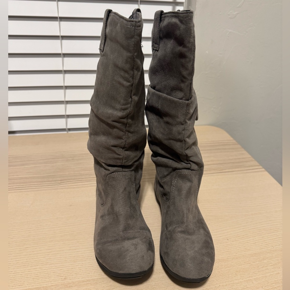 Gray Women's Boots size 6.5 pull on shoes suede like